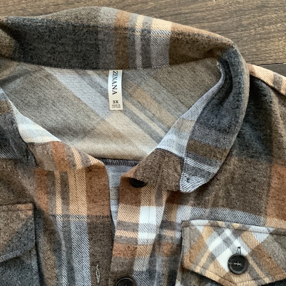 3X soft stretch shacket Zenana plaid neutrals - Picture 2 of 6